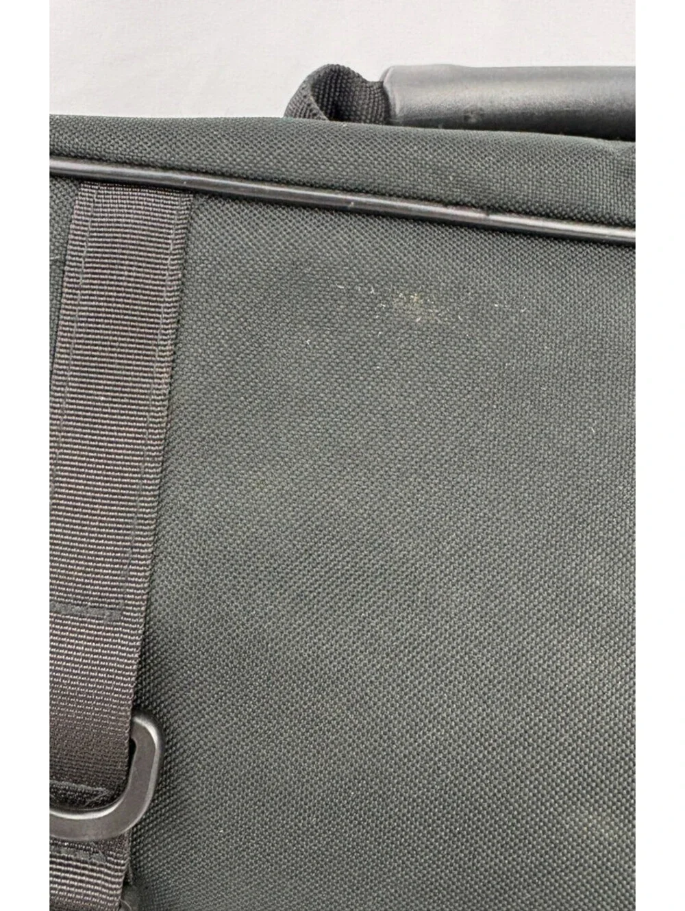 Mercer Culinary 21-Pocket Triple Zip Black Knife Carrying Case